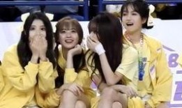 枫丹多人着装爆料视频播放,时尚潮流尽收眼底